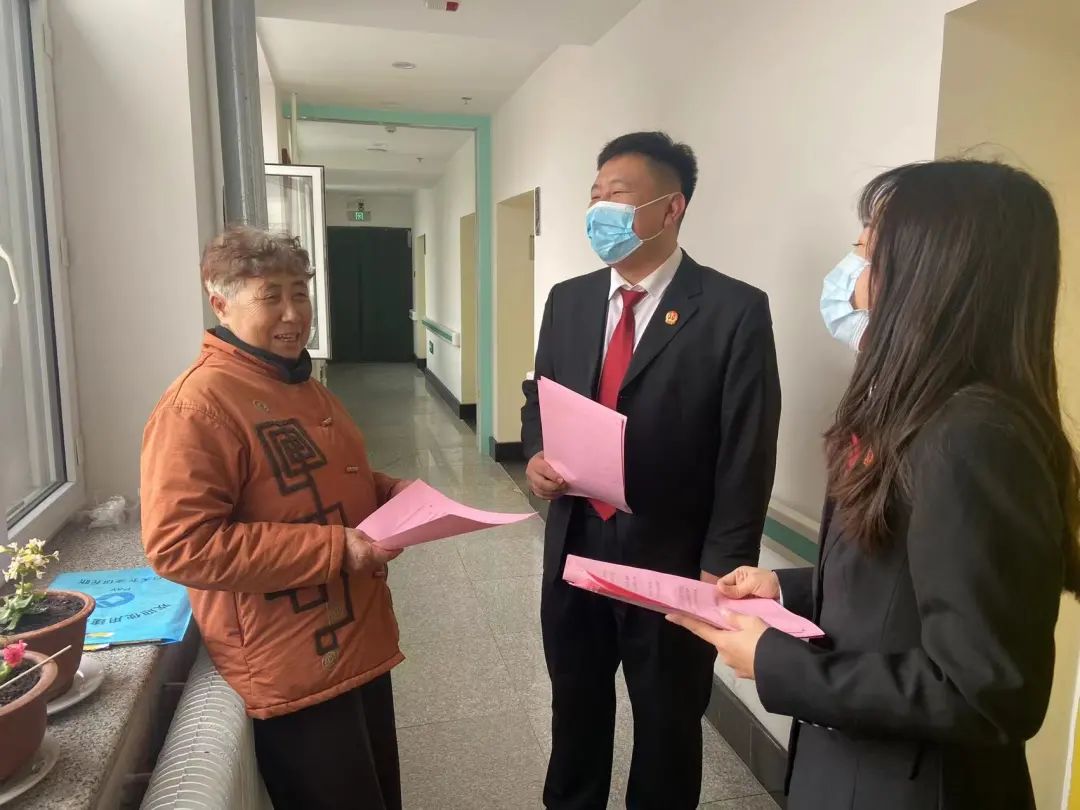 弘扬雷锋精神东昌区人民法院开展关爱老人志愿服务活动