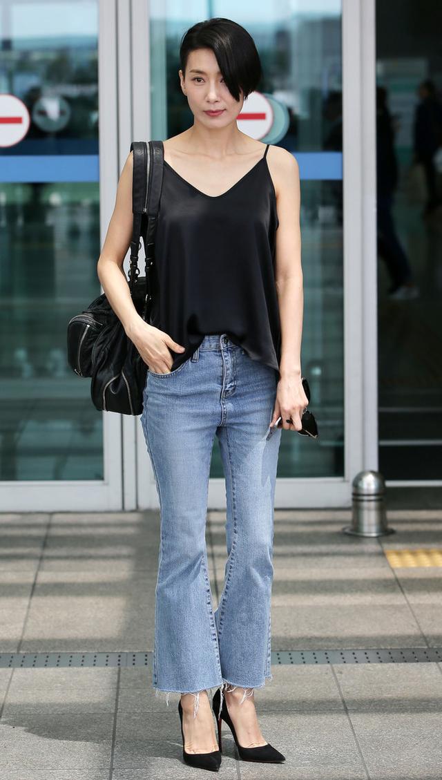 46岁金瑞亨换发型,穿男士西装配领带又美又飒,风格转变相当惊艳