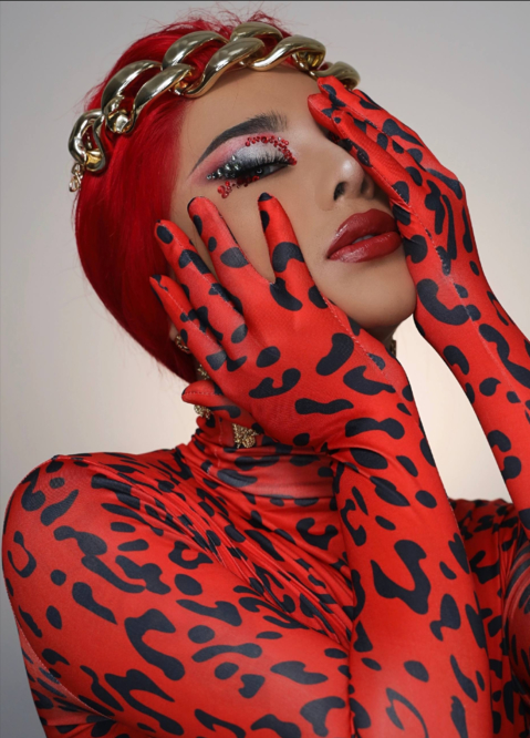 潘南奎化女妆穿女装，对镜摆性感pose，男人美起来，可真没女人什么事了？