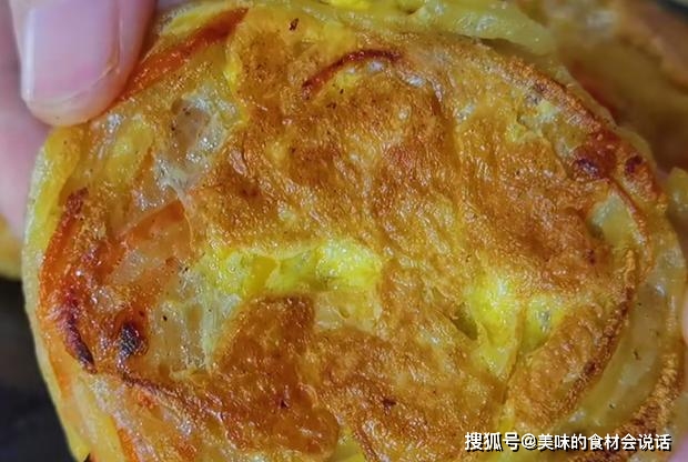美食|土豆鸡蛋饼这样做太好吃,焦香脆嫩又营养,家人爱吃的美味早餐