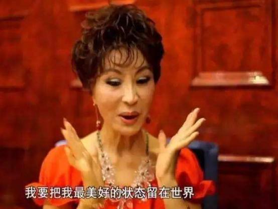 爱美她63岁比刘晓庆还爱美，30年不吃晚饭，癌症进手术室还要化妆