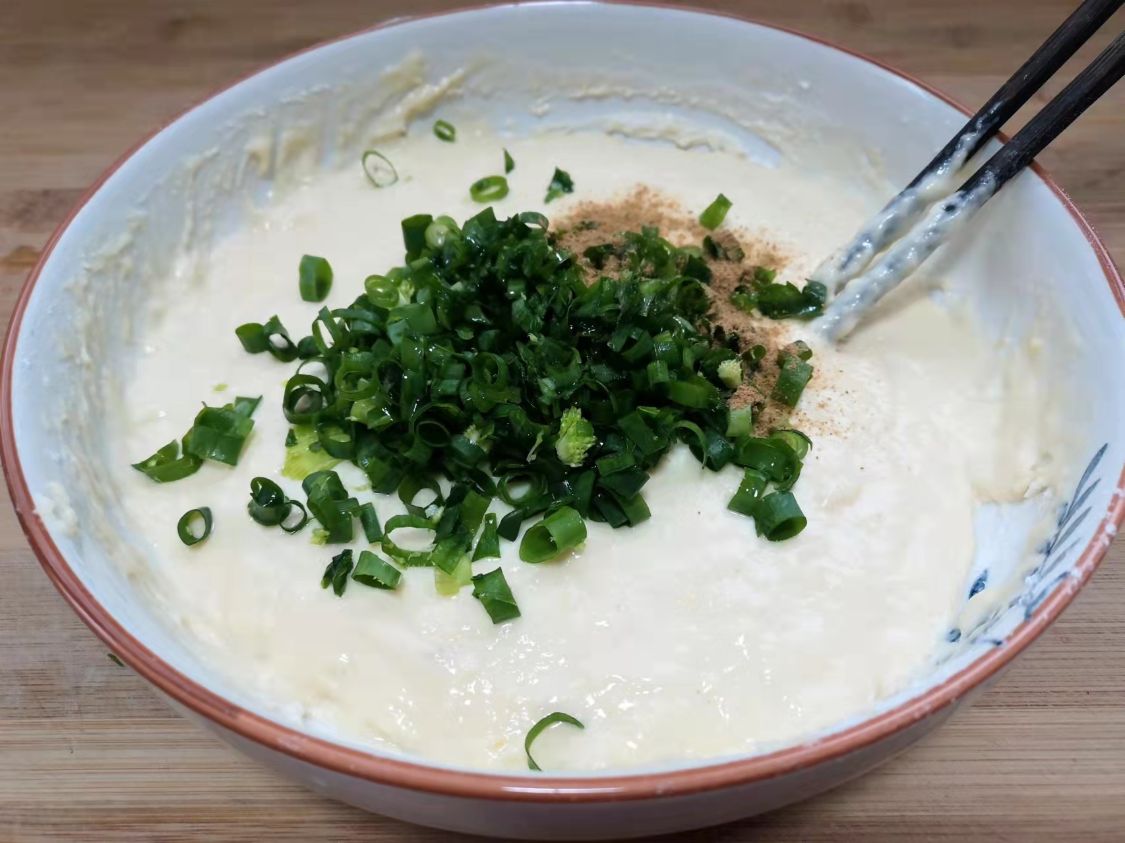 做法|这款早餐，手不沾面，5分钟出一锅，比油条还好吃，放十天不坏！