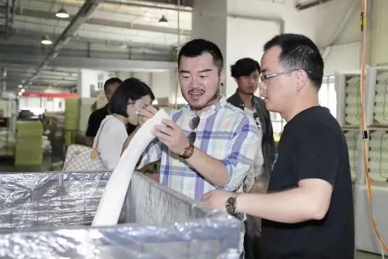 设计 有温度的时尚行为|设计师胡社光受邀出席江汉大学设计学院学术论坛