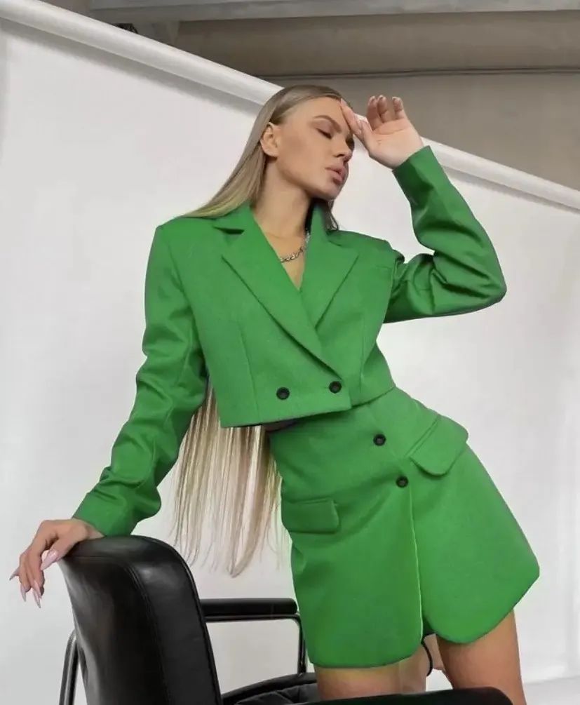 黑色 2022春夏流行色趋势:香菜色!