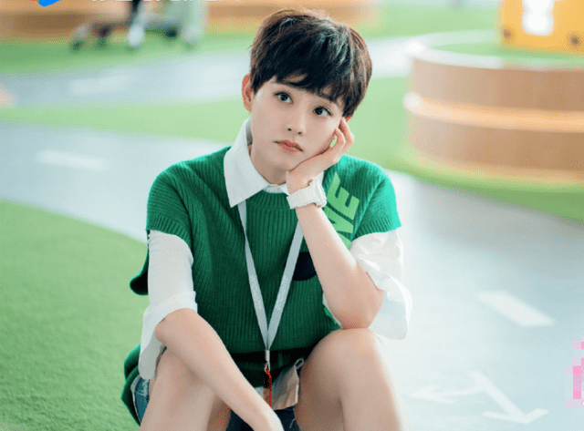 情节|烂梗配烂剧！女主遇男主必倒霉，摔倒必亲吻，女扮男装不能忍！！