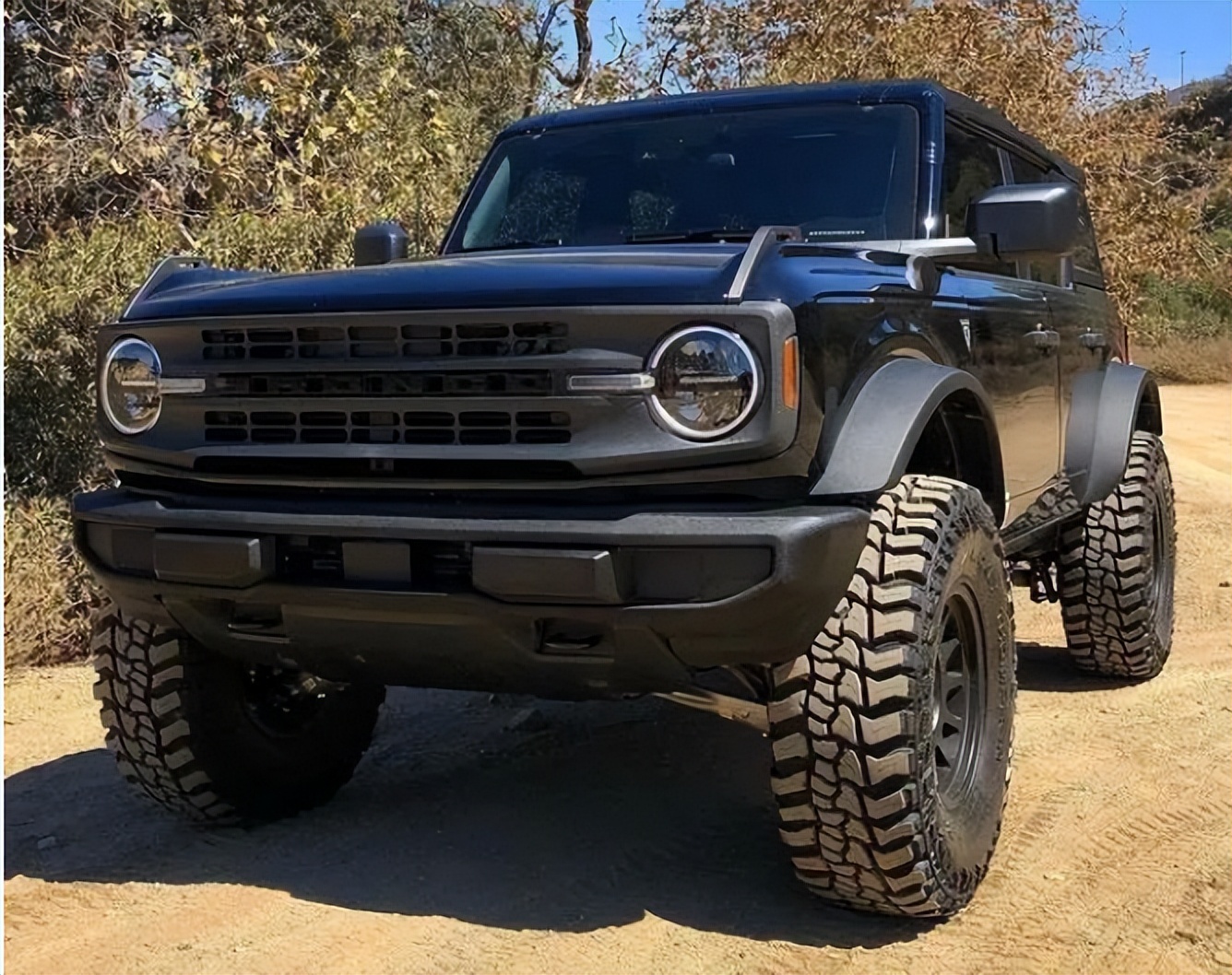 更凶悍狂野,福特bronco"大脚版"曝光,看体型就不简单_搜狐汽车_搜狐网