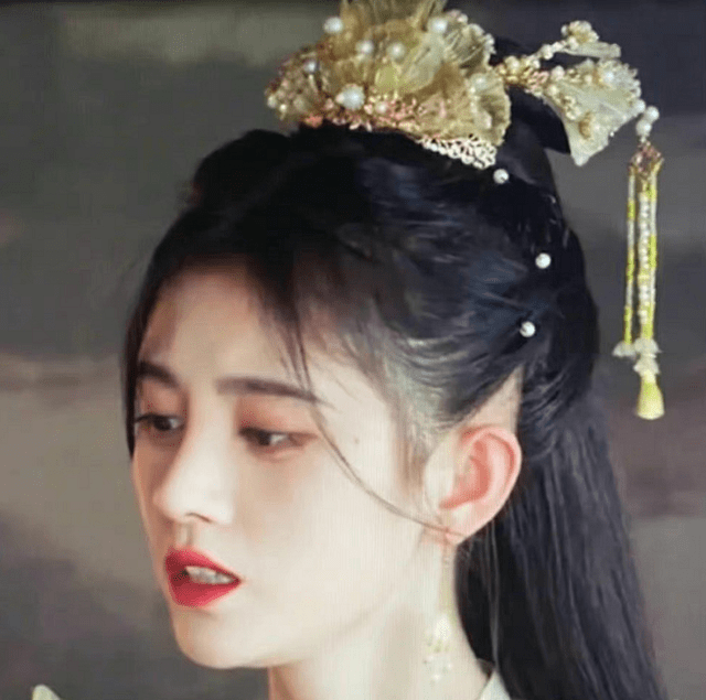 细节|嘉南传：鞠婧祎造型美是美，可看到耳后的斑秃，成败都在造型师
