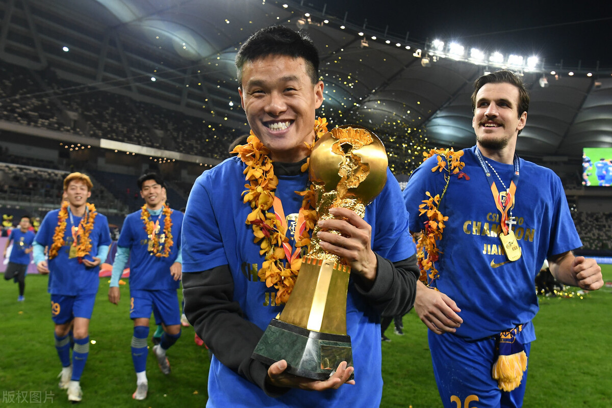 上港引进苏宁后卫 国脚一进一出防线大幅升级_李昂_白国华_石柯