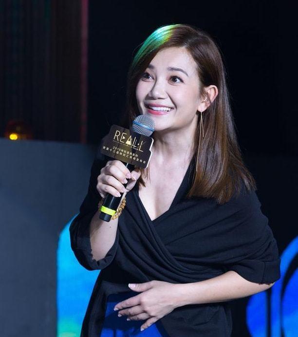 新歌|演唱会跪地痛哭,她不该唱情歌?