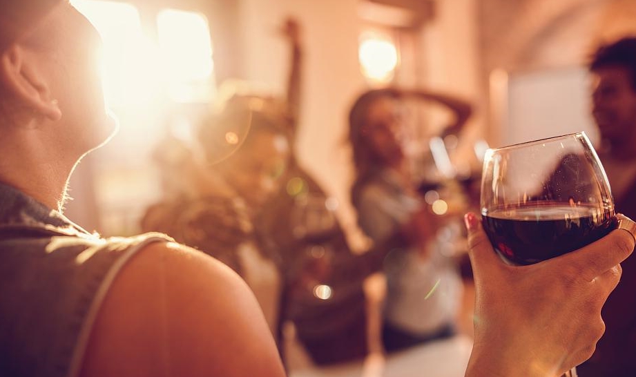 因为|红酒为啥不倒满杯,只倒三分之一,行家:多数人都假装明白