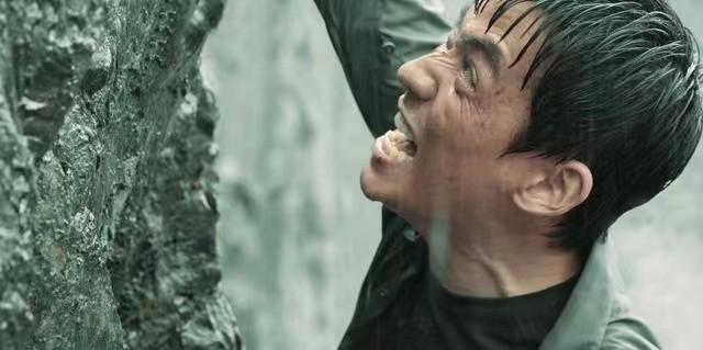 因为|口碑炸裂,剧情惊心动魄,朱一龙这部新片越看越上头