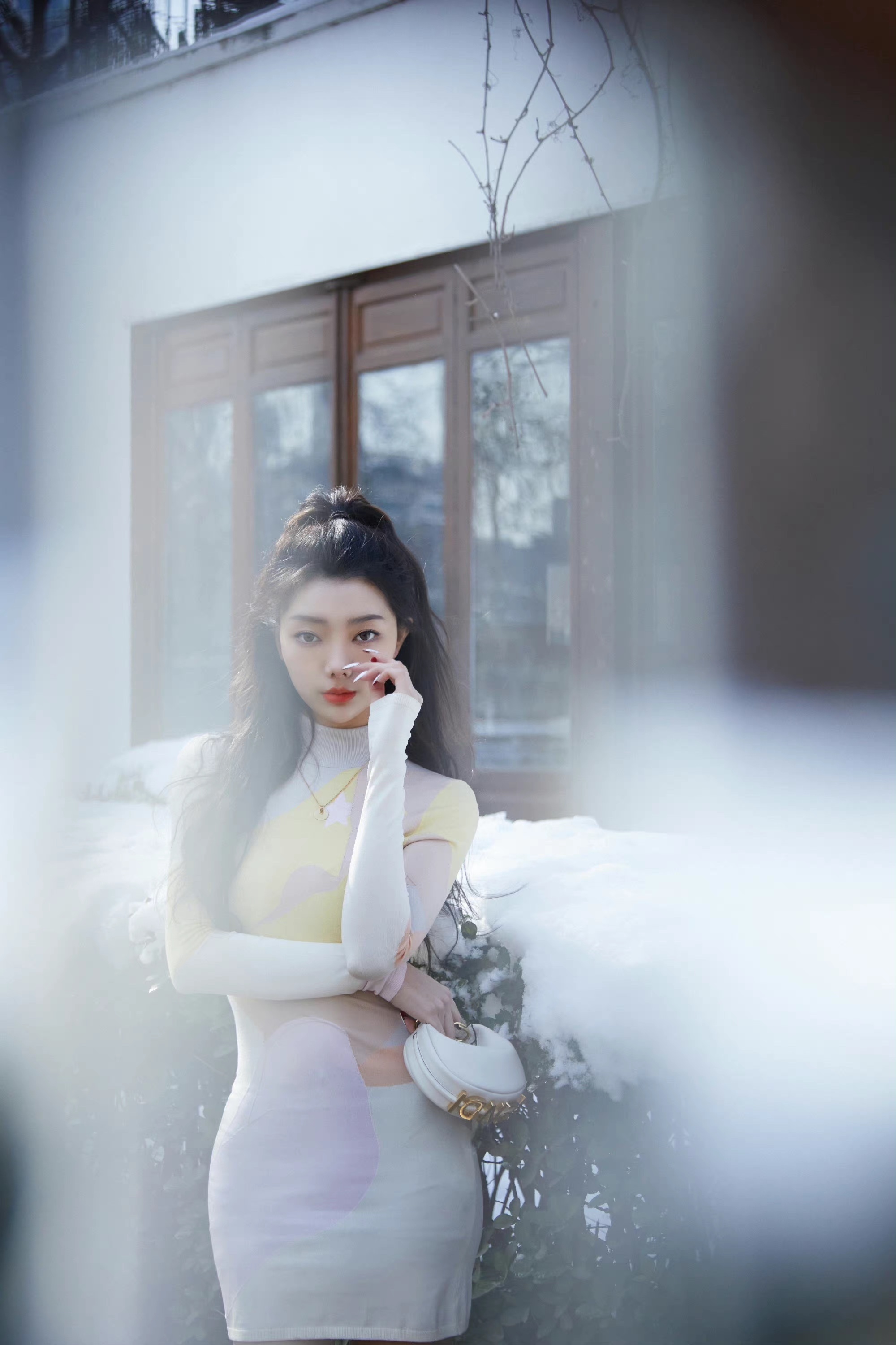 李紫婷包身短裙寒春氛围大片