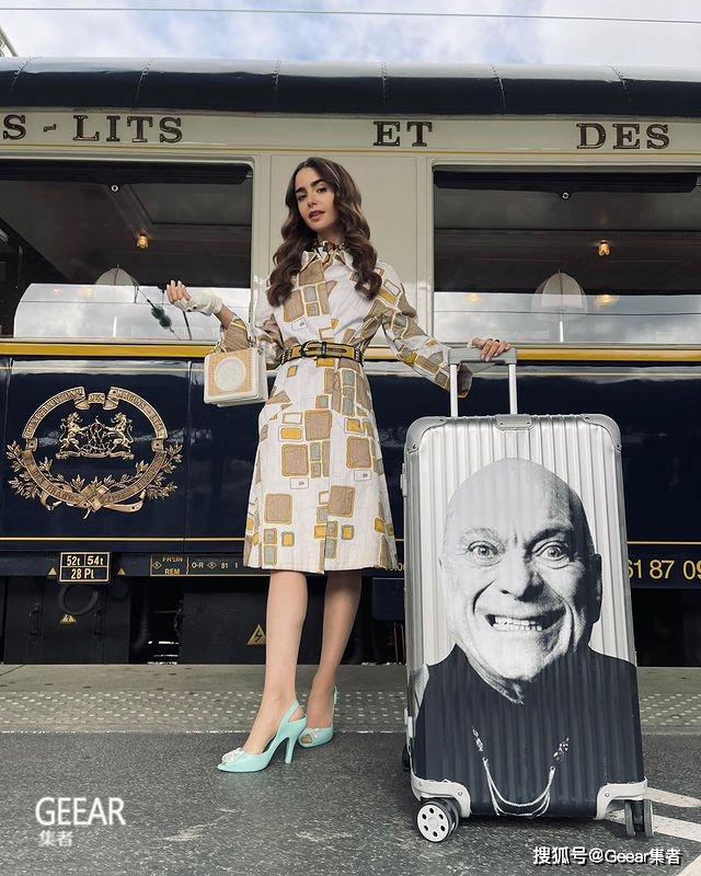 白金发梳着油头的莉莉·柯林斯全新西装造型，连女生也为之倾慕！