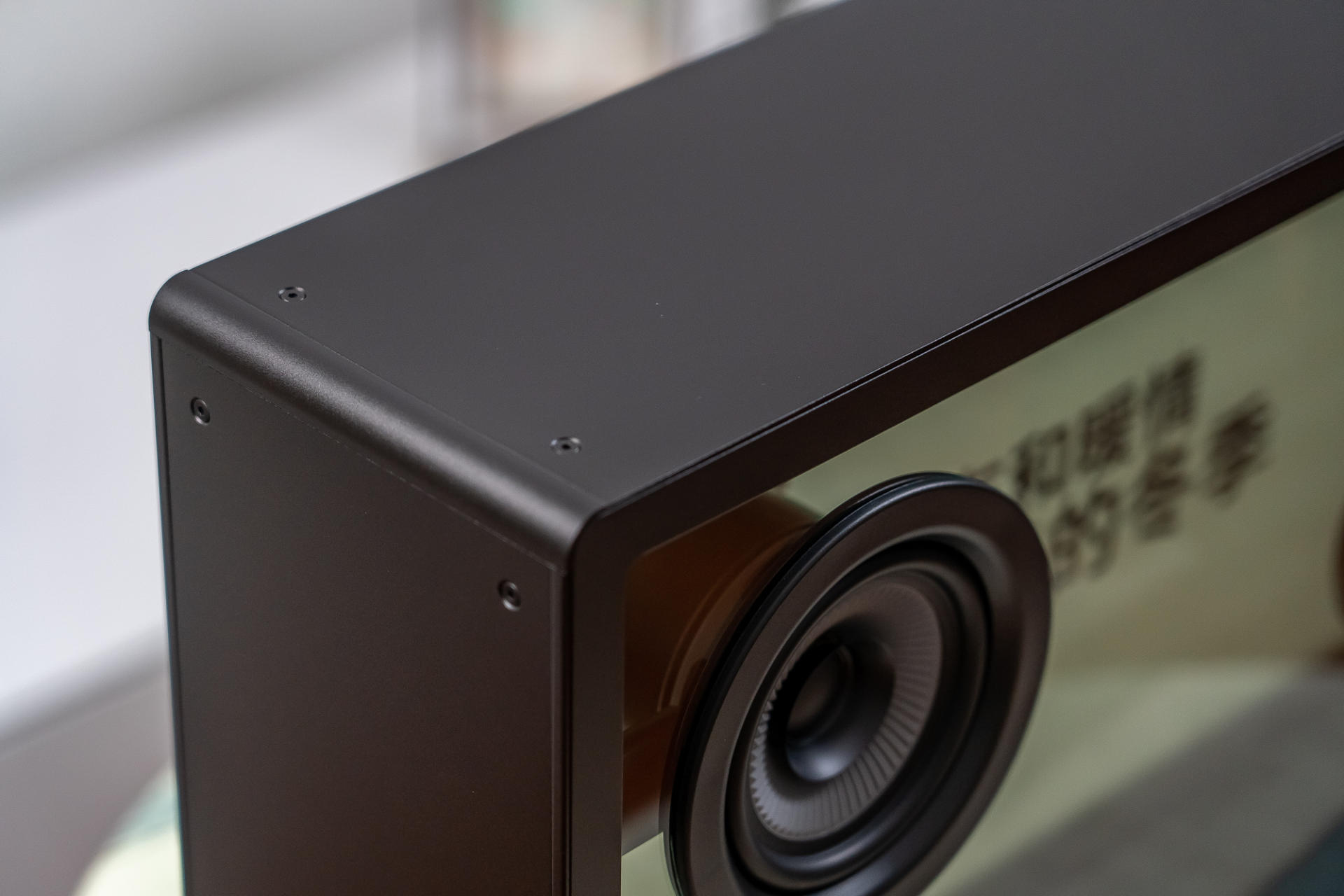 原创忧伤治愈神器这个morrorart透明音箱能让歌词随着节奏跳舞