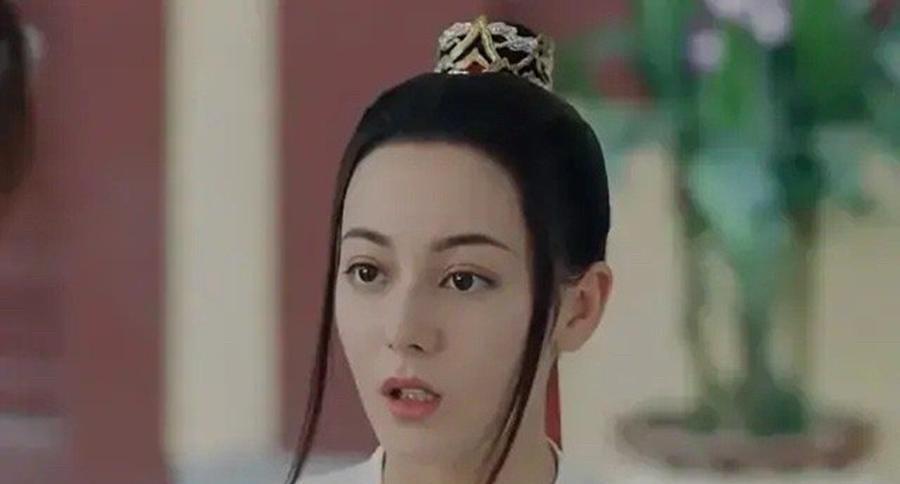 缺点热巴长刘海暴露长相缺点！为何古装剧造型，还没一档综艺做得好？