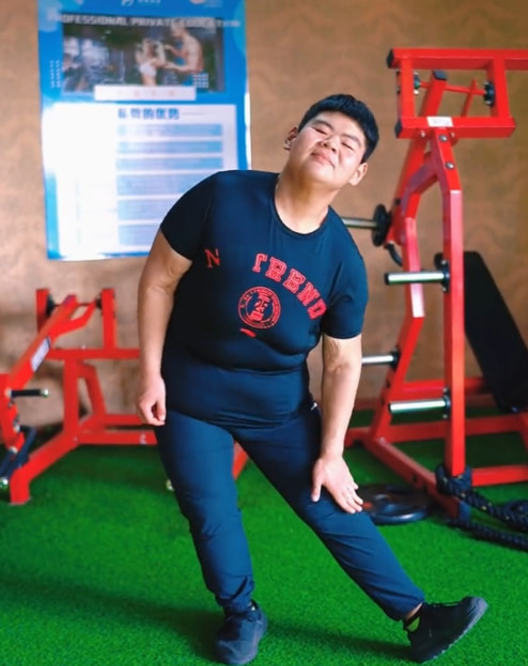 被称为"山东",第一胖"的王浩楠,减肥前体重超过680公斤.