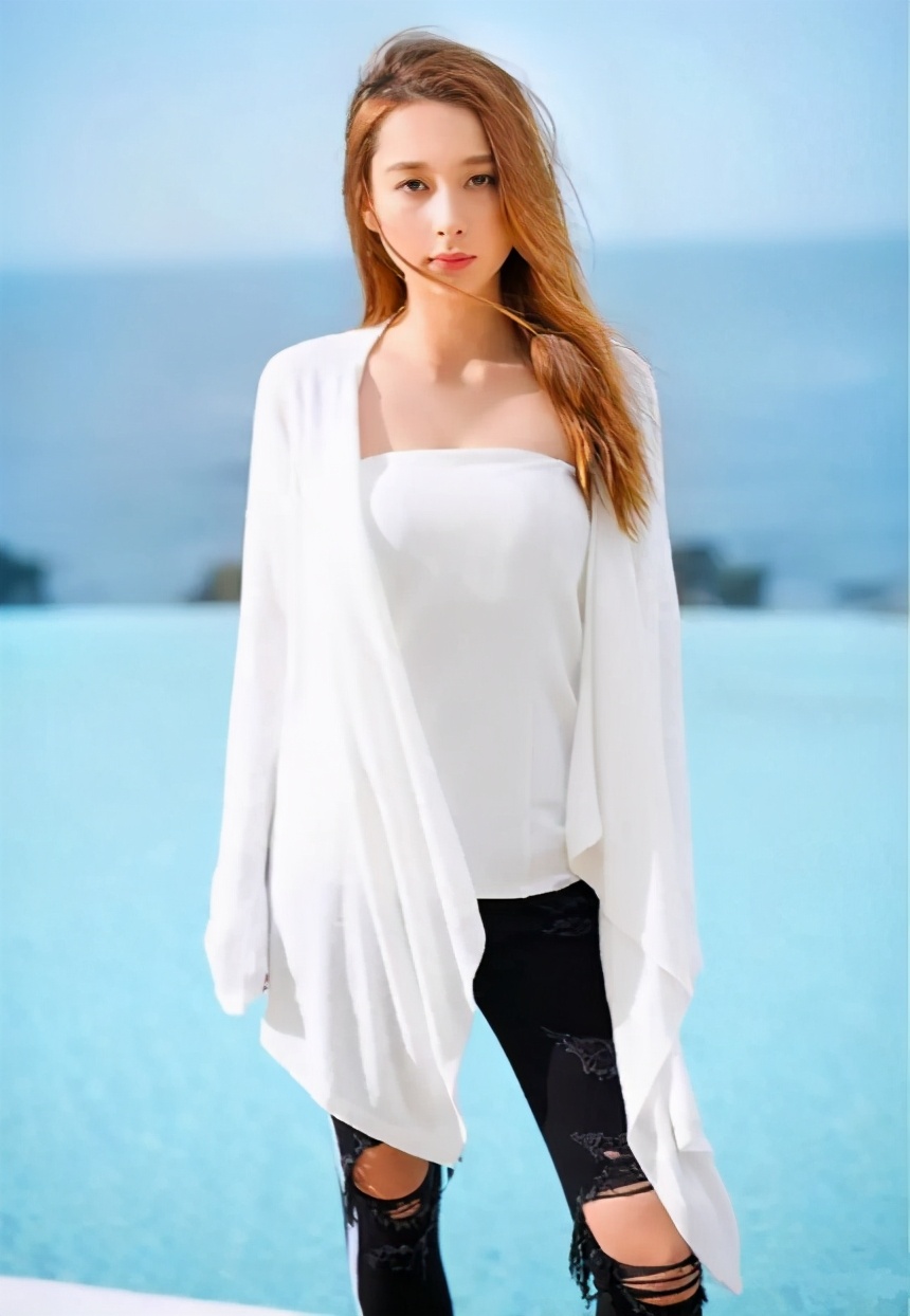 日本第一模特丹羽仁希 简约甜美少女系 媲美石原里美_风格_印花_白色