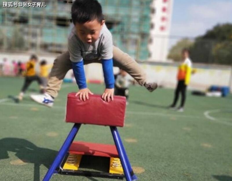 小孩子|同是上幼儿园，大宝上接连感冒休养一个月，二宝从不感冒，为啥呢