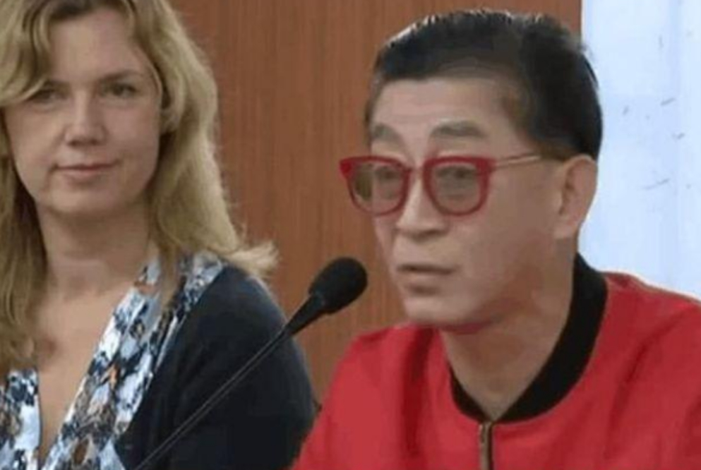 周星驰|六小龄童:撺掇师徒偷接商演,灵堂卖片还痛骂周星驰,霸占西游记!