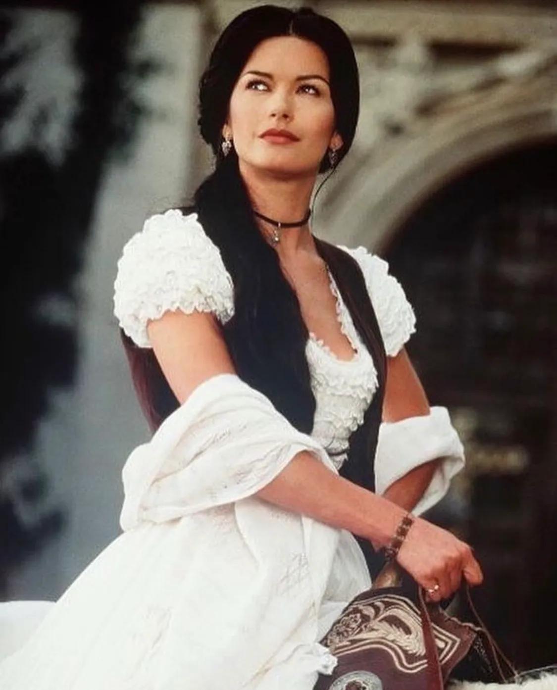 1969年出生的泽塔-琼斯是家中69独女,父母虽然都是工薪阶层,但对她