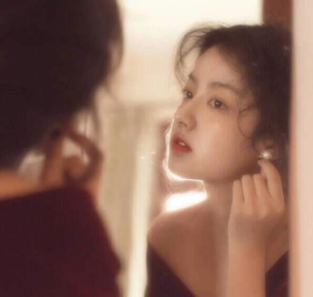 头像 女生头像:总有一个人的出现,令你觉得人间值得