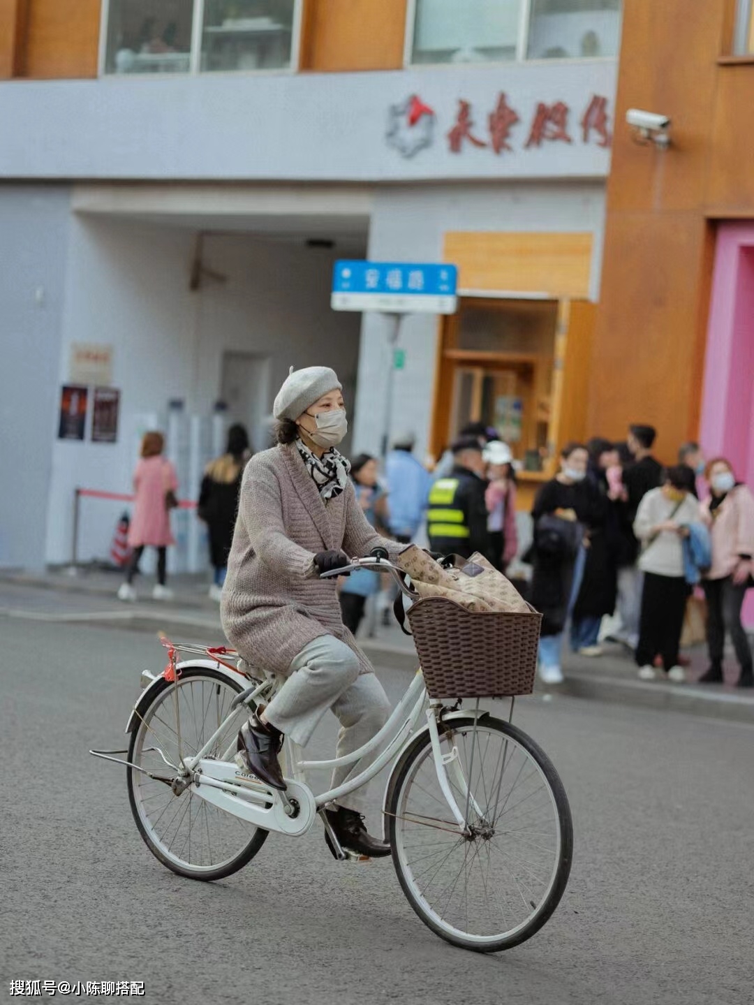上海 上海奶奶们也太会穿了吧，打扮清爽接地气，竟比90后女生还时尚