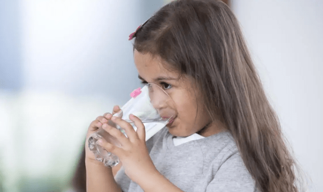 因为|5岁男童因“喝水”就医，医生：3个时间段别给孩子喝水，易积食