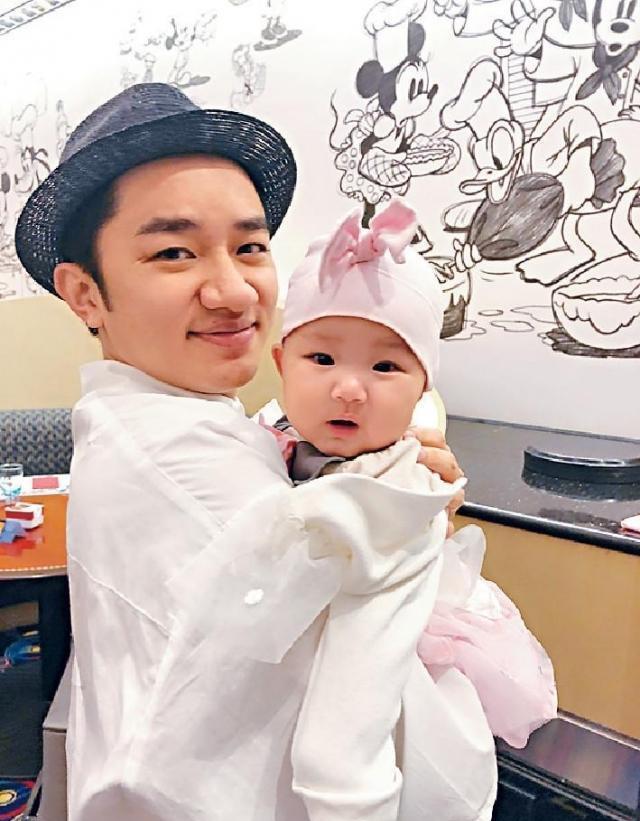 王祖蓝很庆幸女儿遗传老婆好基因,自己非常珍惜低头看孩子的机会