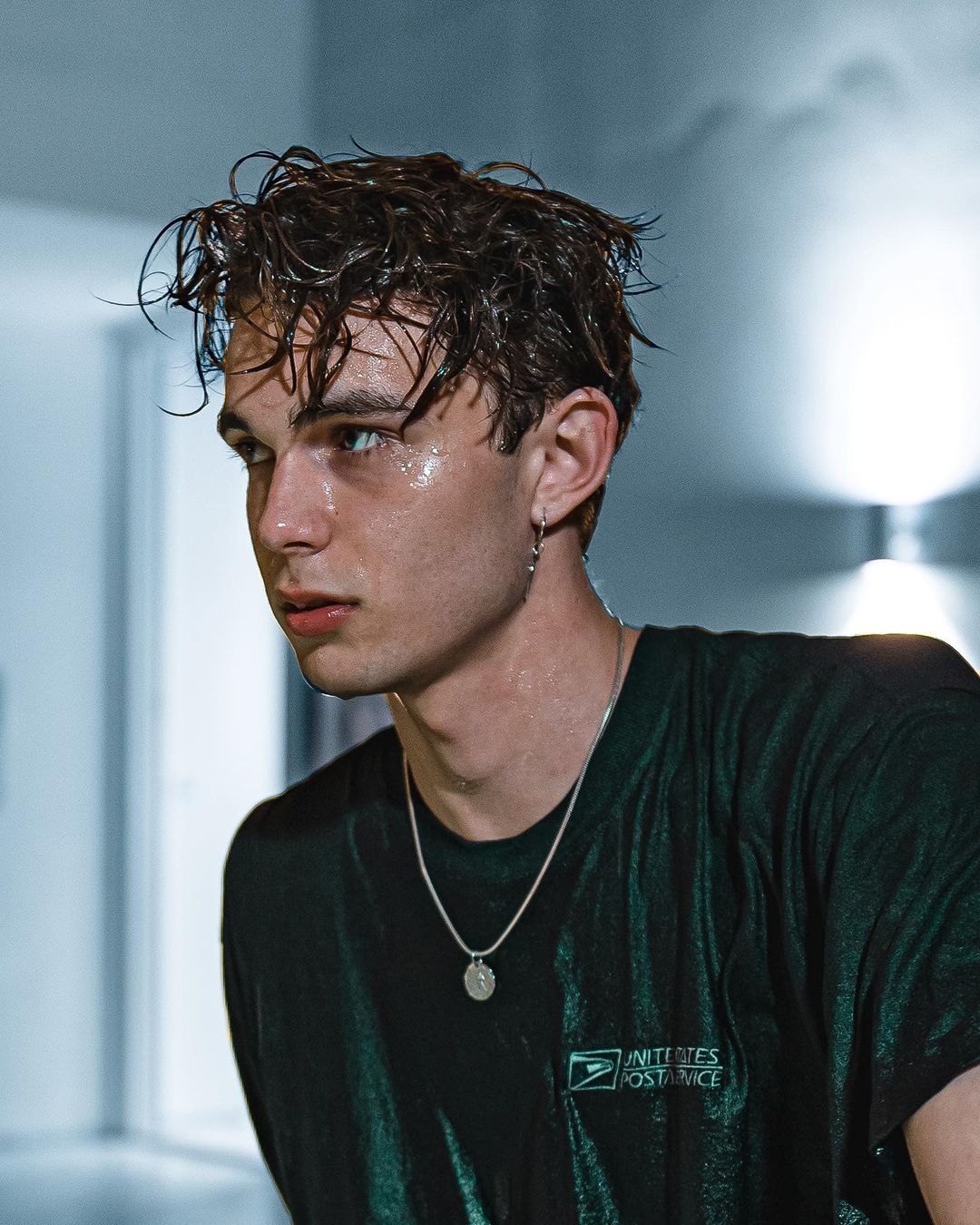 原创22岁德国天菜雕塑般深邃颜值狂圈百万粉换上衬衫化身霸气帅总裁