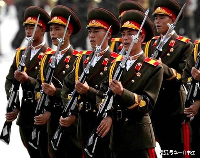 各国仪仗队使用的礼宾枪都有哪些?_阅兵_式半自动步枪_发射