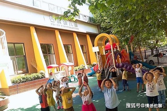 舞台|孩子上幼儿园，晚上做梦都喊不想上学，得知原因后妈妈哭了