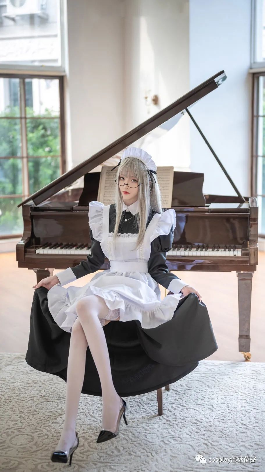 cos长裙女仆来了青青子ak看着你干活哦