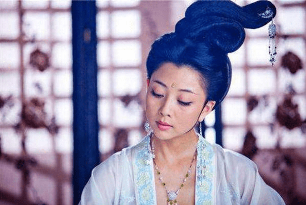 一首诗羞煞万人的花蕊夫人,情陷三个男人而死,究竟谁最爱她?_赵匡胤_