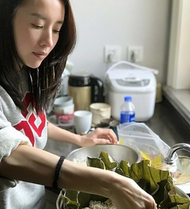 发型38岁董洁美回颜值巅峰，只是扎了“马尾辫”，却意外的很少女！