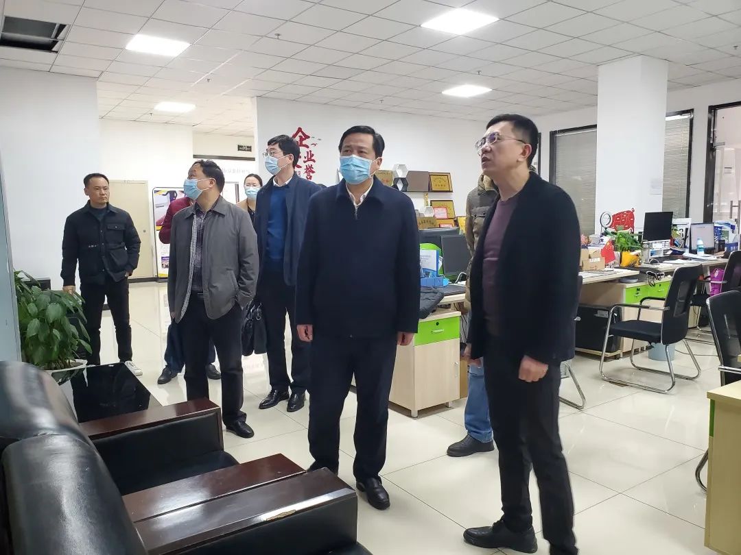 黄冈市副市长马艳舟调研农夫电商公司
