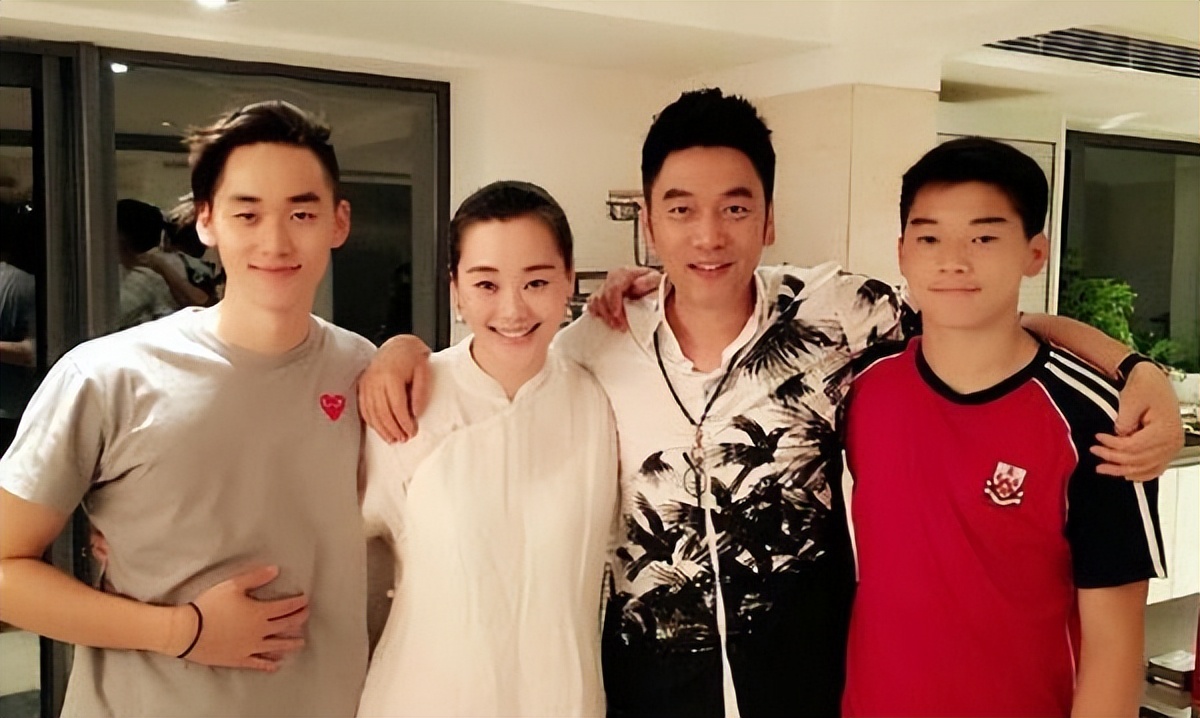 原创林依轮晒与21年前专辑封面对比照52岁颜值未改清爽不油腻