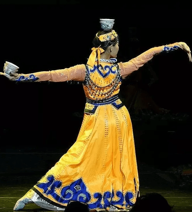 蒙古族音乐中的世俗歌舞_舞蹈_表演_老头