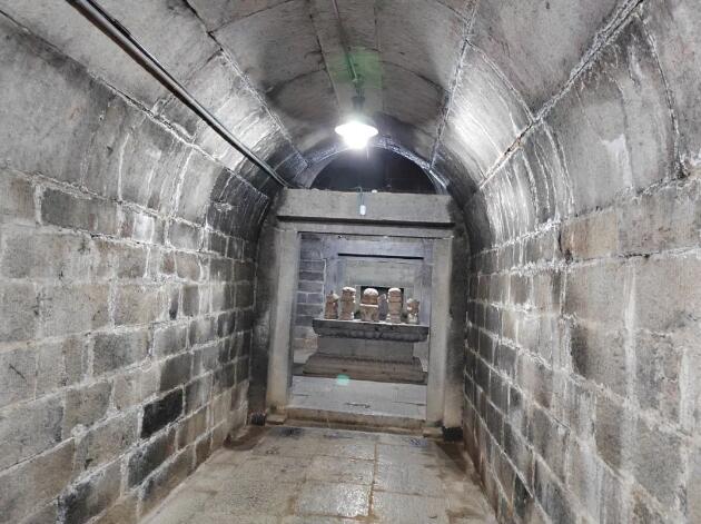 凤凰山下潞王陵