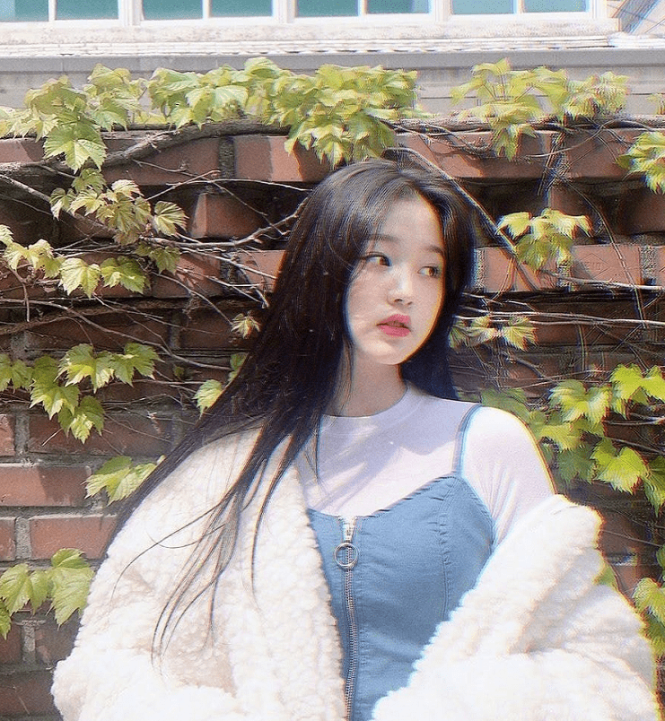 原创张元英晒自拍身穿白色毛绒外套高级感满满