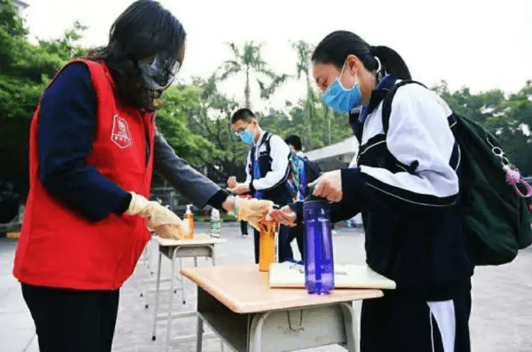 长沙雅礼中学疫情封校，线上教学是否影响高考成绩，家长略感担忧