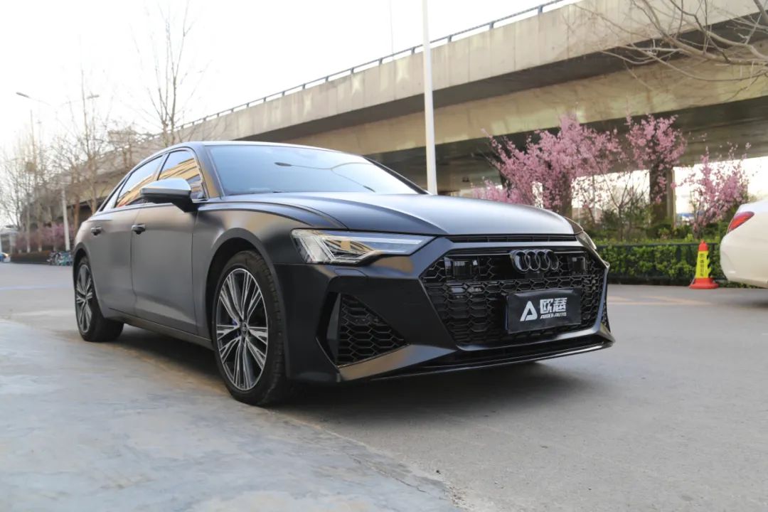 奥迪a6全车改色贴膜陶瓷黑银耳后视镜rs6前杠全车镀铬条黑化