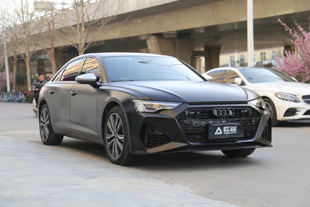 奥迪a6全车改色贴膜陶瓷黑银耳后视镜rs6前杠全车镀铬条黑化