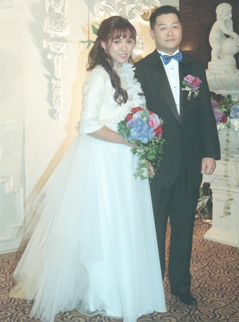 原创玉女形象幻灭46岁黎瑞恩身材发福双下巴明显嫁入豪门却遭背叛