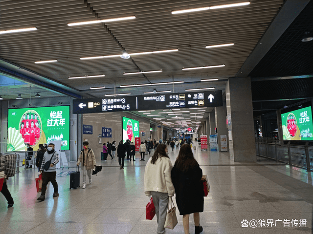 成都东站38块led大屏联播