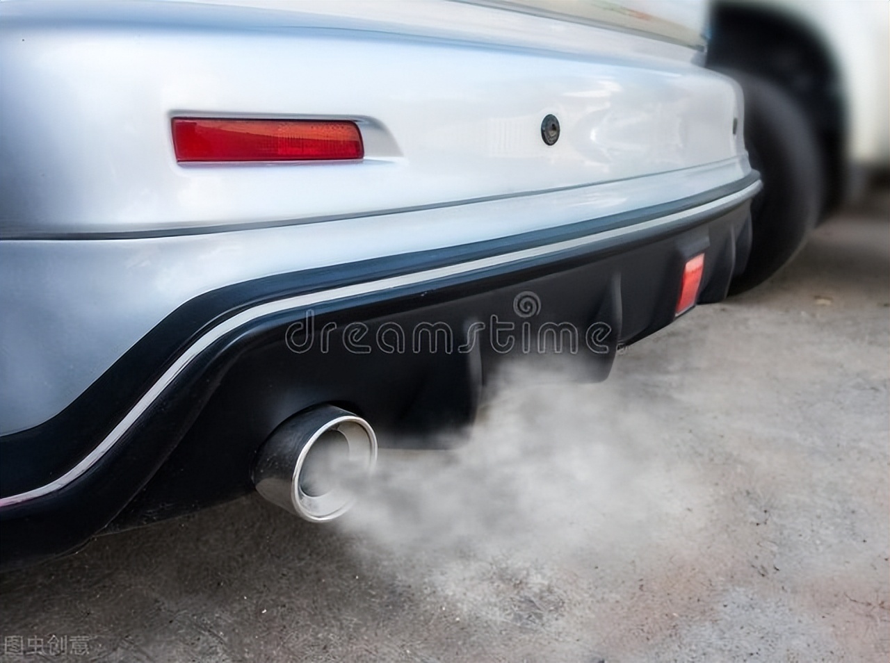 它可以将汽车尾气排出的有害气体,通过氧化和还原的作用转化成无害的