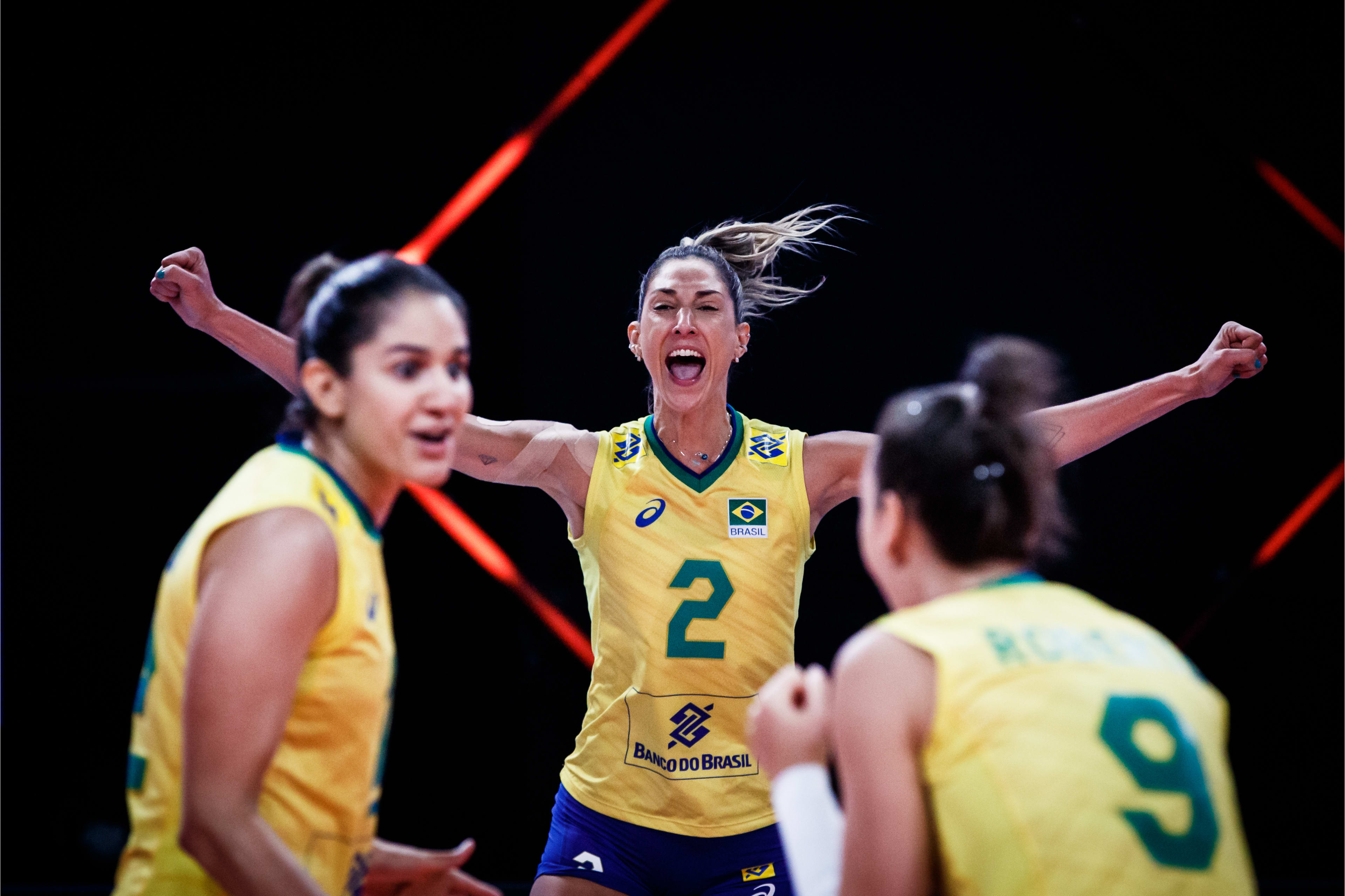 巴西女排队长恢复神速,替补登场砍6分,新三叉戟发威3-1晋级决赛?