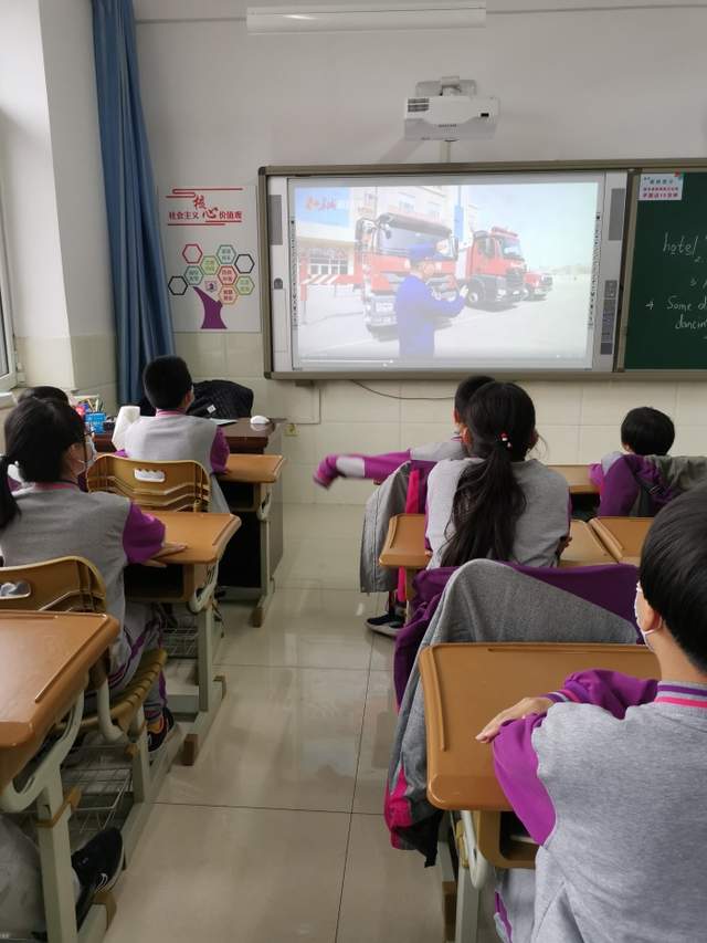 石家庄市东马路小学开展安全教育主题班会