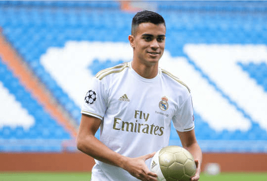 雷尼尔2018年7月,皇马以3000w欧的转会费从皇家社会拿下他.