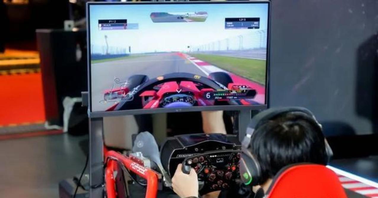 车手周冠宇征战f1,f1电竞吸引了pcca历史上最年轻的冠军车手陆文龙