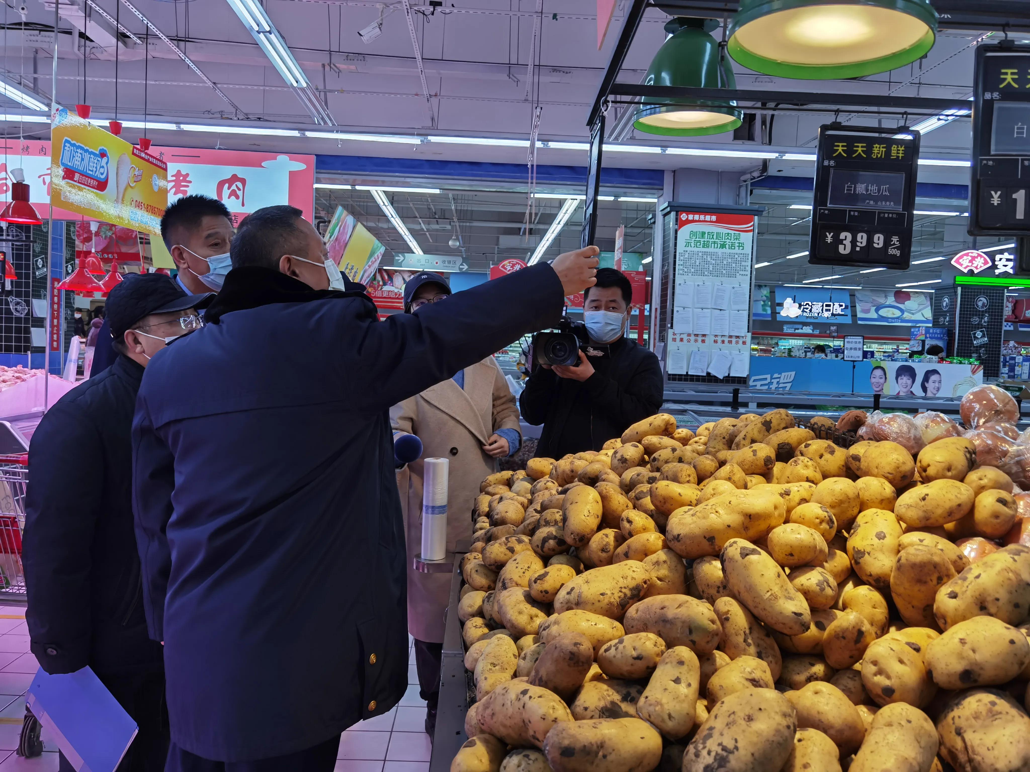 哈尔滨市市场监管部门深入松北区检查维护菜篮子价格稳定